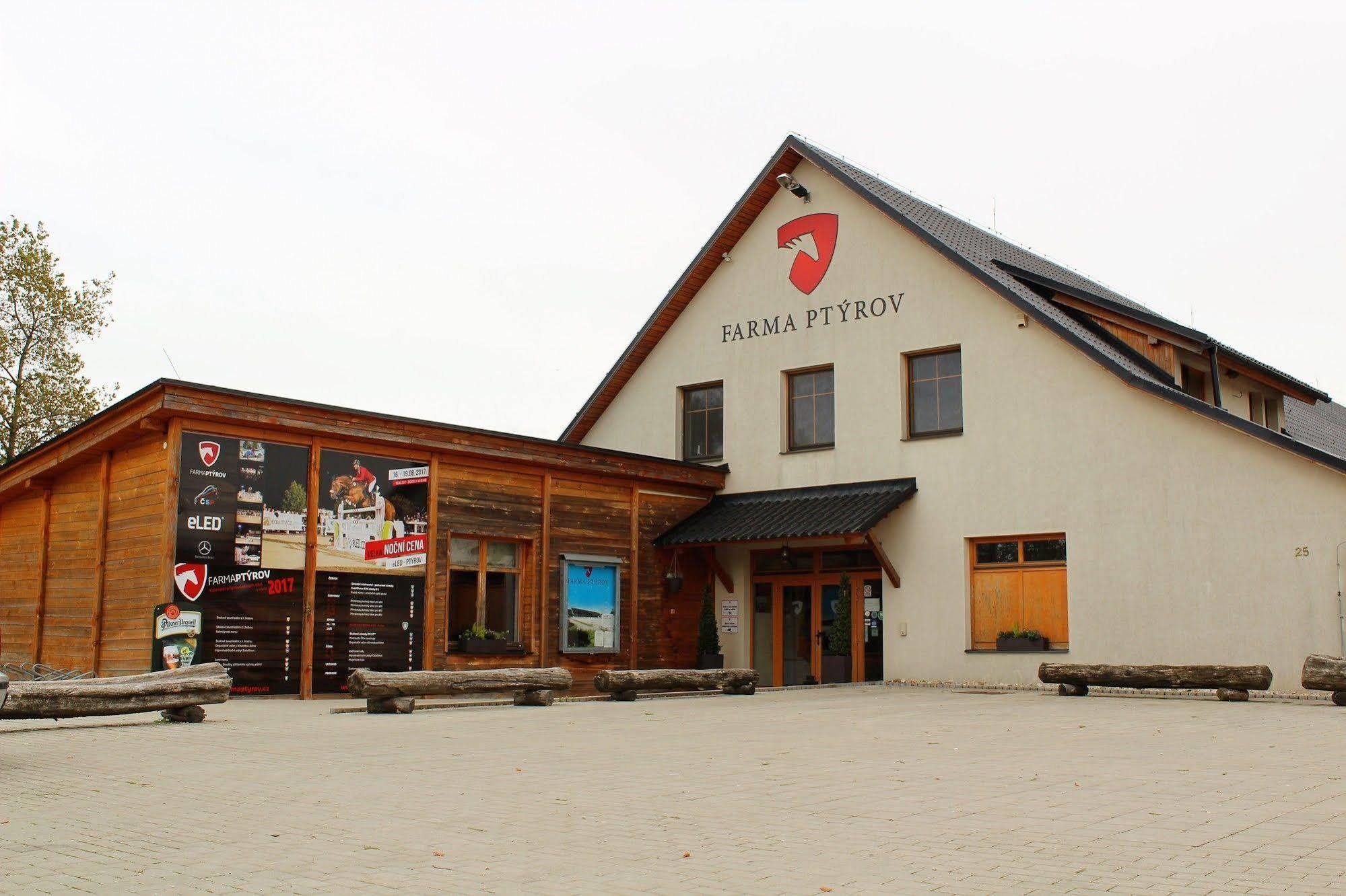 Hotel Farma Ptyrov Mnichovo Hradiště Exterior foto